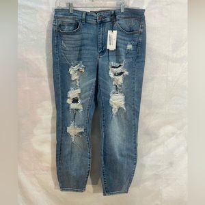 JUDY BLUE TOTAL KNOCKOUT FULL SIZE RUN DISTRESSED BOYFRIEND FIT JEANS/SIZE: 16W